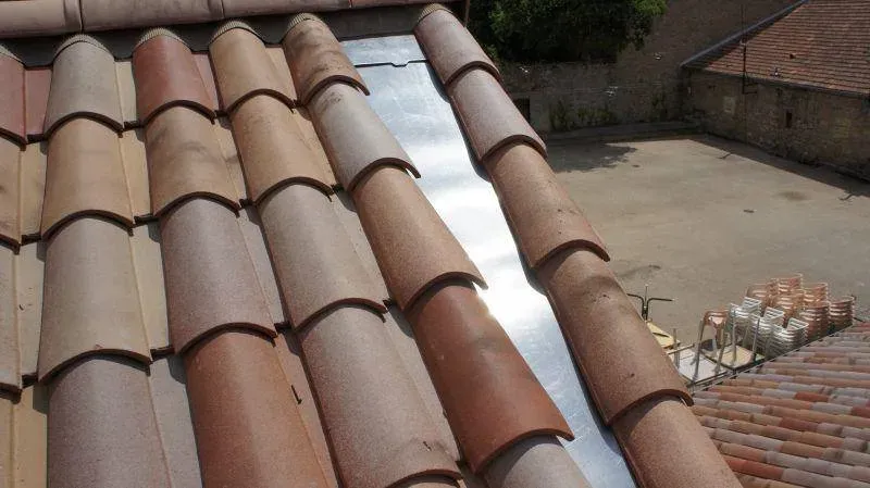 toit-en-tuiles-salavas