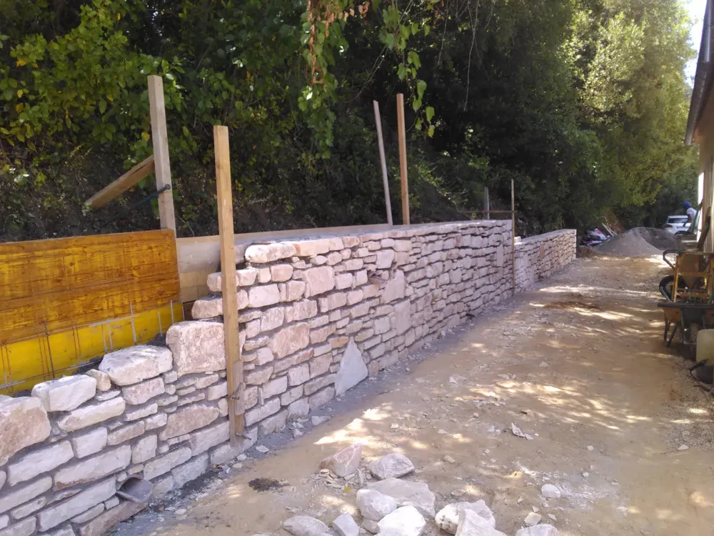 renovation-pierre-naturelle-salavas.jpg
